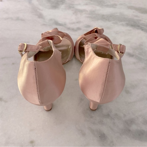 Cause & Effect Rose Satin Shoes with Ruffle Size 9 - Picture 2 of 5